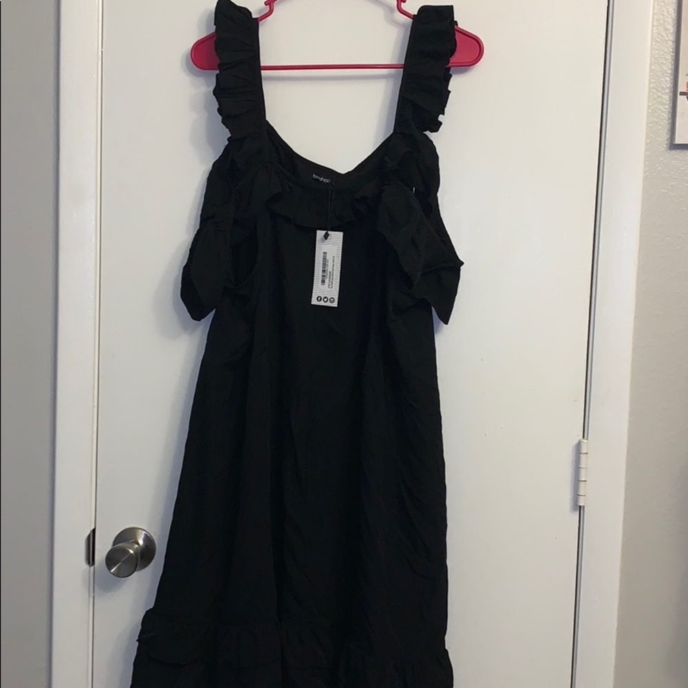 Plus size Size 24 boohoo black ruffle sleeve dress